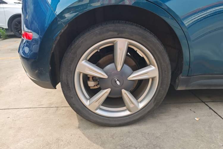 Used ORA Good Cat 2023 401 km Standard Range Prestige Version Lithium Iron Phosphate Right Rear Wheel Hub