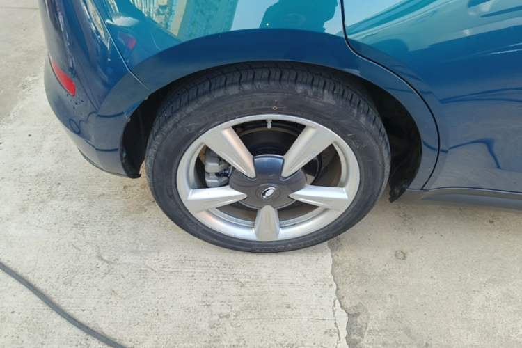 Used ORA Good Cat 2023 401 km Standard Range Prestige Version Lithium Iron Phosphate Right Rear Wheel Hub