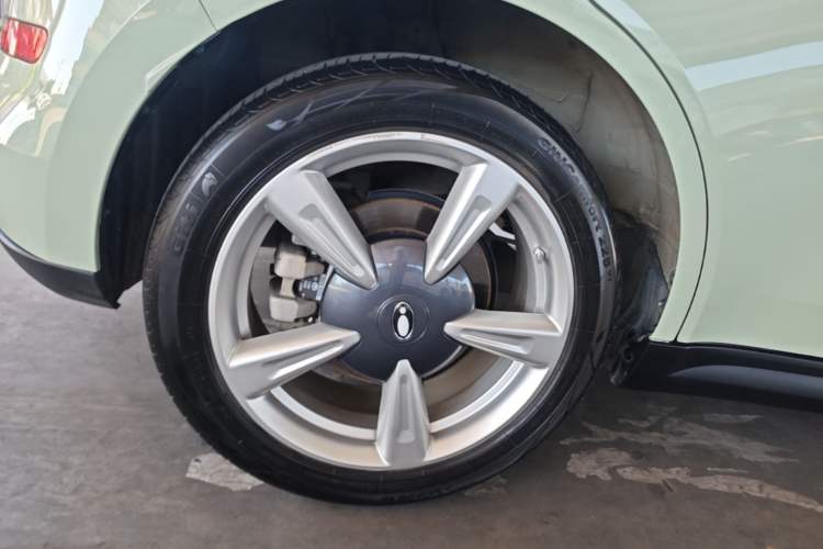 Used ORA Good Cat 2023 401 km Standard Range Premium Version Lithium Iron Phosphate Right Rear Wheel Hub
