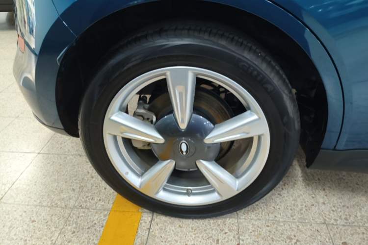 Used ORA Good Cat 2023 401 km Standard Range Luxury Version Lithium Iron Phosphate Right Rear Wheel Hub