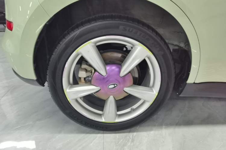Used ORA Good Cat 2023 401 km Standard Range Luxury Version Lithium Iron Phosphate Right Rear Wheel Hub