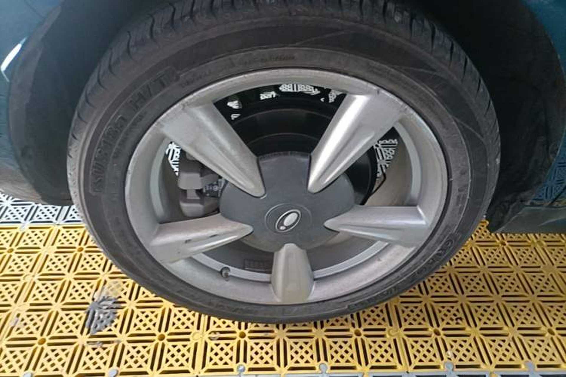 Used ORA Good Cat 2023 401 km Standard Range Premium Version Lithium Iron Phosphate Right Rear Wheel Hub