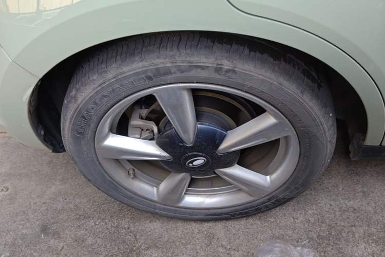 Used ORA Good Cat 2023 401 km Standard Range Luxury Version Lithium Iron Phosphate Right Rear Wheel Hub