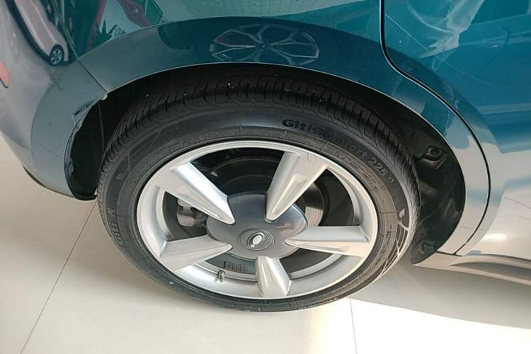 Used ORA Good Cat 2023 401 km Standard Range Luxury Version Lithium Iron Phosphate Right Rear Wheel Hub