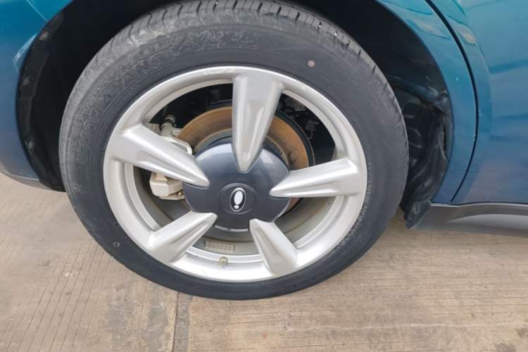 Used ORA Good Cat 2023 401 km Standard Range Prestige Version Lithium Iron Phosphate Right Rear Wheel Hub