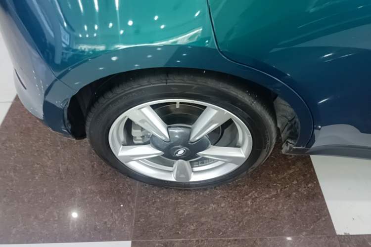 Used ORA Good Cat 2023 401 km Standard Range Comfort Version Lithium Iron Phosphate Right Rear Wheel Hub