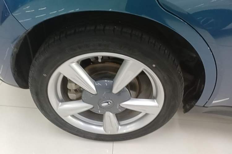 Used ORA Good Cat 2023 401 km Standard Range Luxury Version Lithium Iron Phosphate Right Rear Wheel Hub