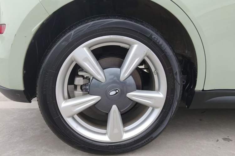 Used ORA Good Cat 2023 401 km Standard Range Premium Version Lithium Iron Phosphate Right Rear Wheel Hub