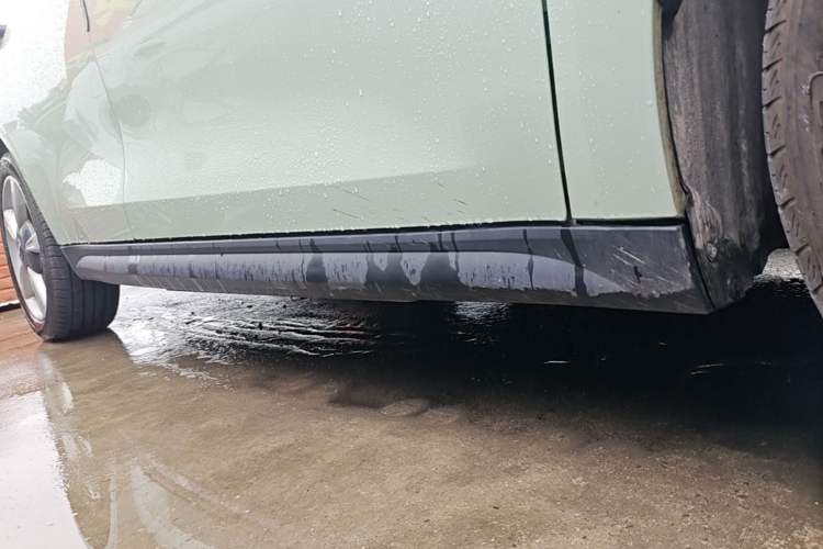 Used ORA Good Cat 2023 401 km Standard Range Luxury Version Lithium Iron Phosphate Right Side Sill