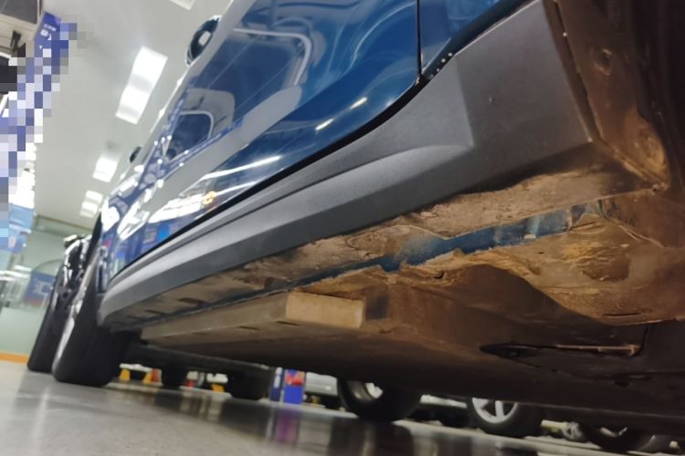 Used ORA Good Cat 2023 401 km Standard Range Luxury Version Lithium Iron Phosphate Right Side Sill
