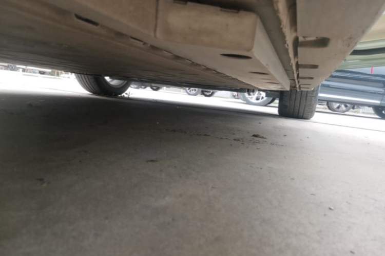 Used ORA Good Cat 2023 401 km Standard Range Premium Version Lithium Iron Phosphate Right Side Sill