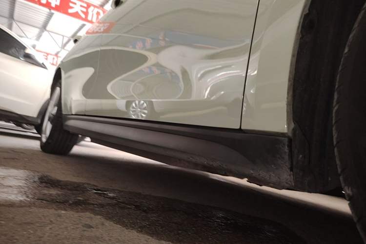 Used ORA Good Cat 2023 401 km Standard Range Luxury Version Lithium Iron Phosphate Right Side Sill