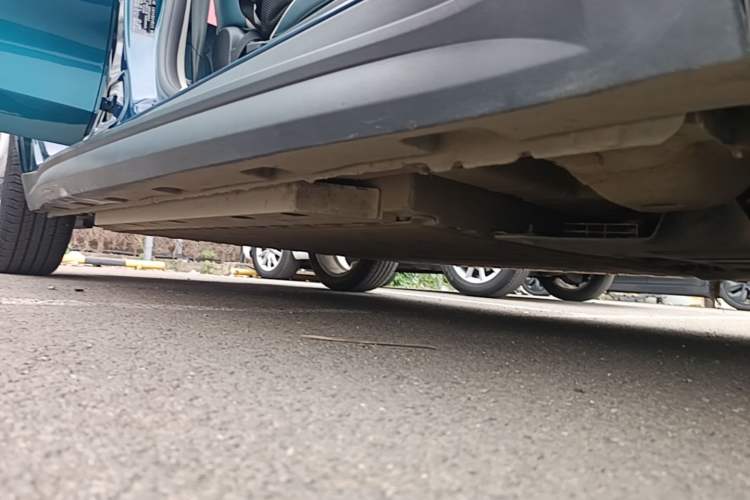 Used ORA Good Cat 2023 401 km Standard Range Luxury Version Lithium Iron Phosphate Right Side Sill
