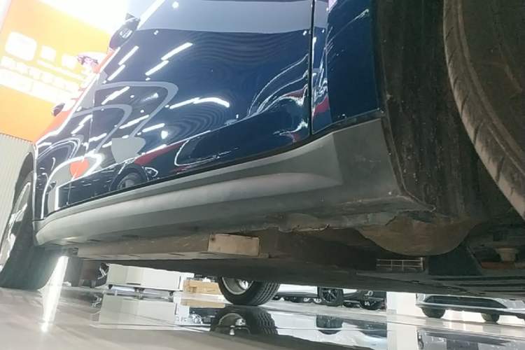 Used ORA Good Cat 2023 401 km Standard Range Luxury Version Lithium Iron Phosphate Right Side Sill