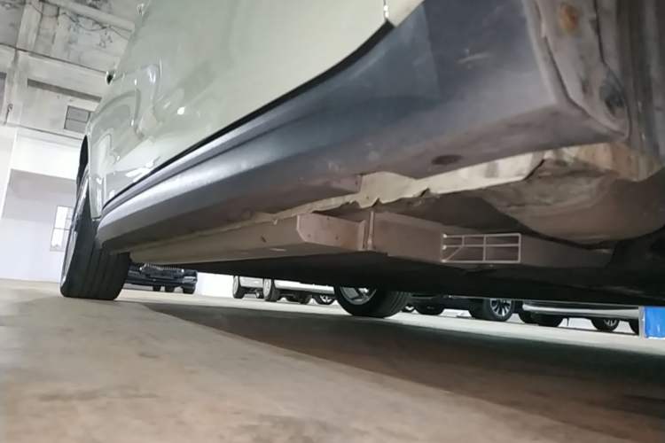 Used ORA Good Cat 2023 401 km Standard Range Luxury Version Lithium Iron Phosphate Right Side Sill