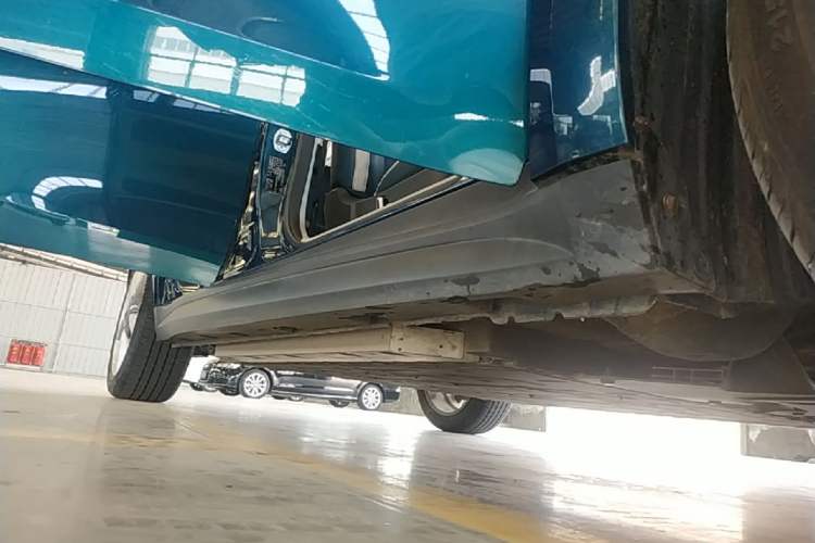 Used ORA Good Cat 2023 401 km Standard Range Premium Version Lithium Iron Phosphate Right Side Sill
