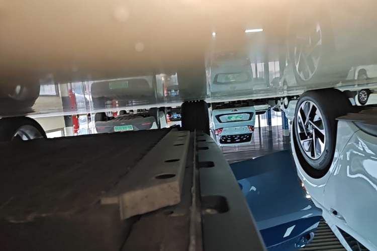 Used ORA Good Cat 2023 401 km Standard Range Luxury Version Lithium Iron Phosphate Right Side Sill