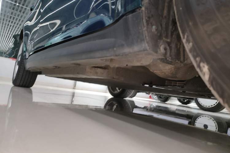 Used ORA Good Cat 2023 401 km Standard Range Premium Version Lithium Iron Phosphate Right Side Sill