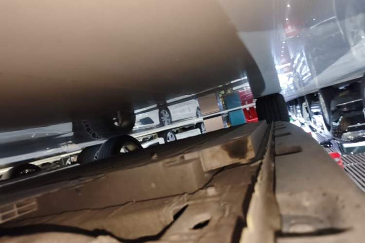 Used ORA Good Cat 2023 401 km Standard Range Prestige Version Lithium Iron Phosphate Right Side Sill