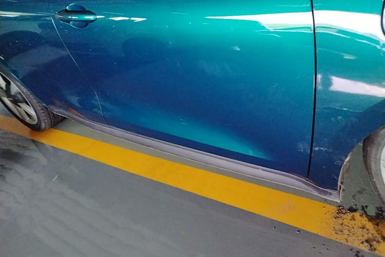 Used ORA Good Cat 2023 401 km Standard Range Prestige Version Lithium Iron Phosphate Right Side Sill