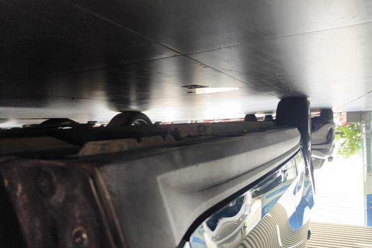 Used ORA Good Cat 2023 401 km Standard Range Premium Version Lithium Iron Phosphate Right Side Sill