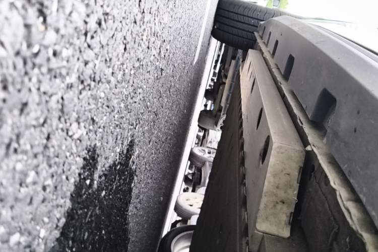 Used ORA Good Cat 2023 401 km Standard Range Luxury Version Lithium Iron Phosphate Right Side Sill