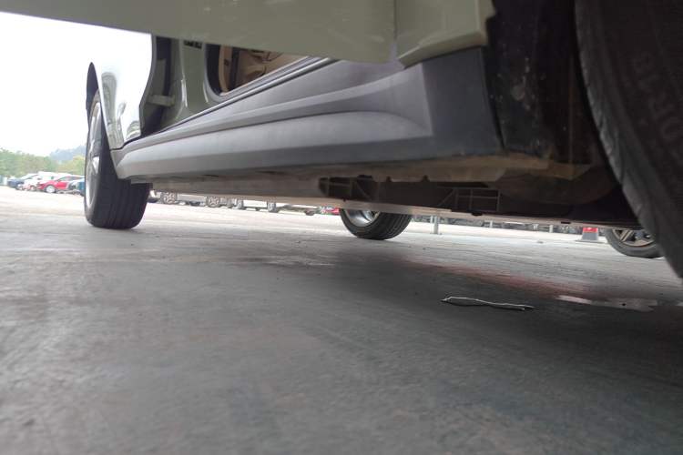Used ORA Good Cat 2023 401 km Standard Range Luxury Version Ternary Lithium Right Side Sill