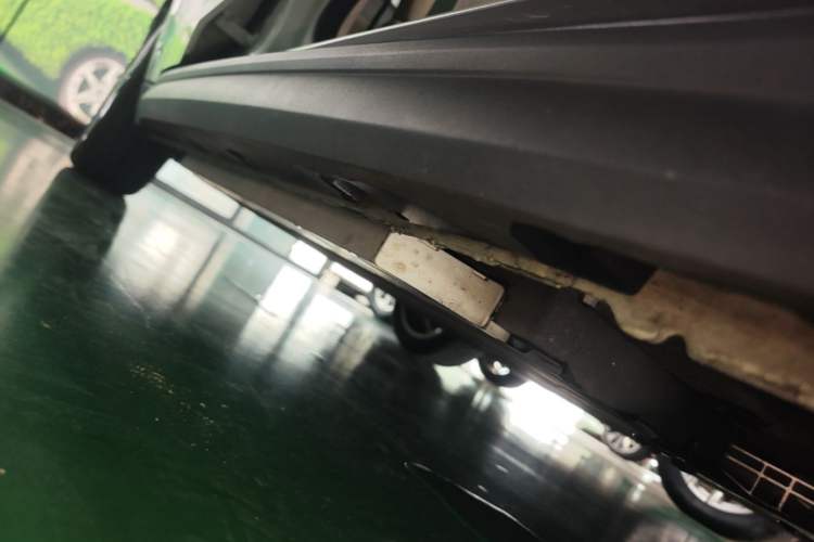Used ORA Good Cat 2023 401 km Standard Range Luxury Version Lithium Iron Phosphate Right Side Sill