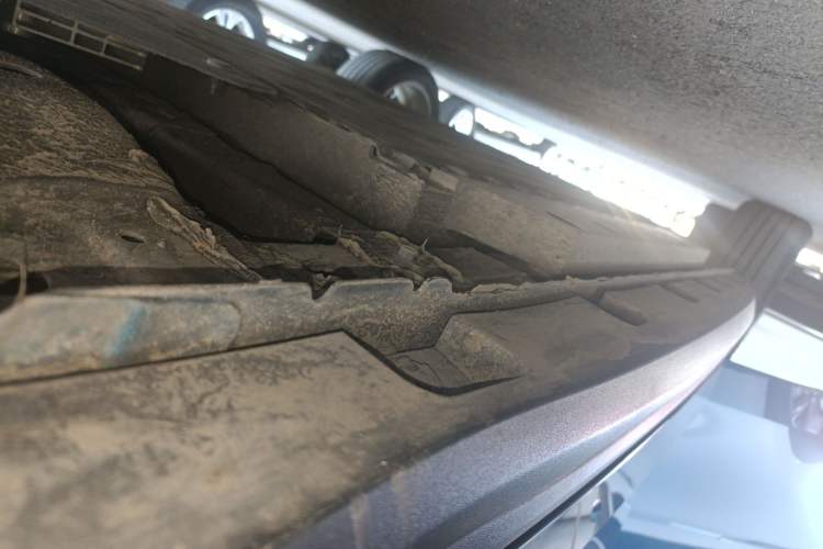 Used ORA Good Cat 2023 401 km Standard Range Luxury Version Lithium Iron Phosphate Right Side Sill
