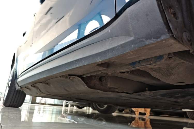 Used ORA Good Cat 2023 401 km Standard Range Premium Version Lithium Iron Phosphate Right Side Sill
