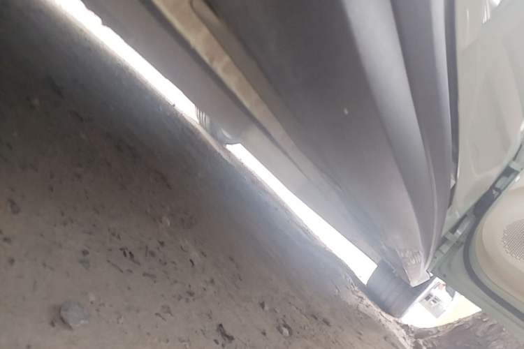 Used ORA Good Cat 2023 401 km Standard Range Premium Version Lithium Iron Phosphate Right Side Sill