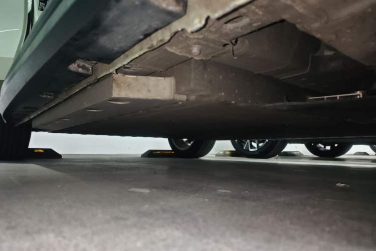 Used ORA Good Cat 2023 401 km Standard Range Premium Version Lithium Iron Phosphate Right Side Sill