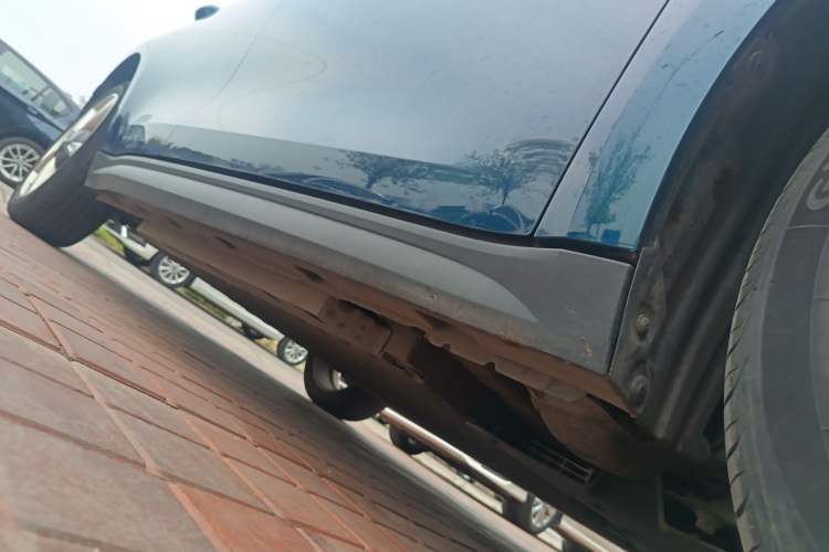 Used ORA Good Cat 2023 401 km Standard Range Luxury Version Lithium Iron Phosphate Right Side Sill