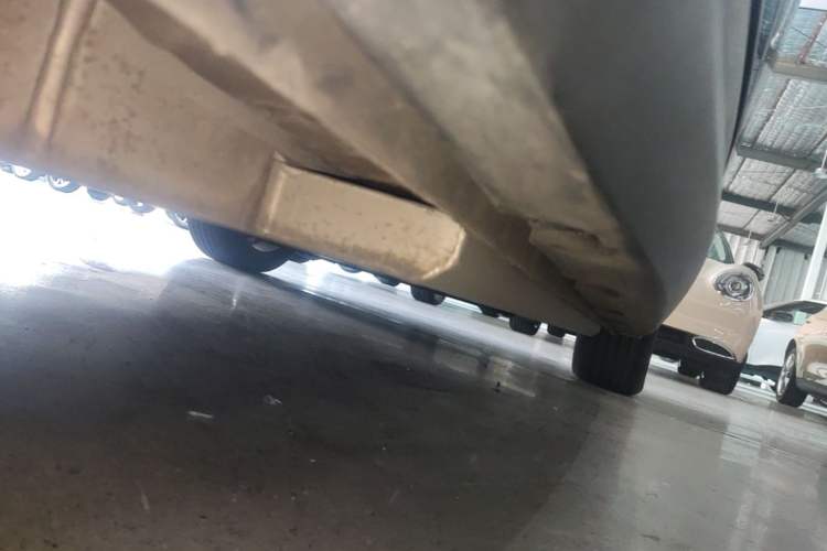 Used ORA Good Cat 2023 401 km Standard Range Comfort Version Lithium Iron Phosphate Right Side Sill