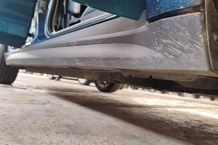 Used ORA Good Cat 2023 401 km Standard Range Luxury Version Lithium Iron Phosphate Right Side Sill