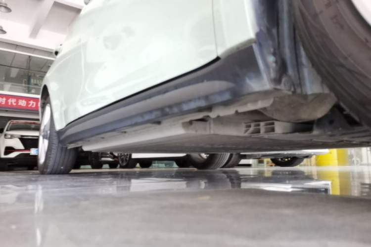 Used ORA Good Cat 2023 401 km Standard Range Luxury Version Lithium Iron Phosphate Right Side Sill