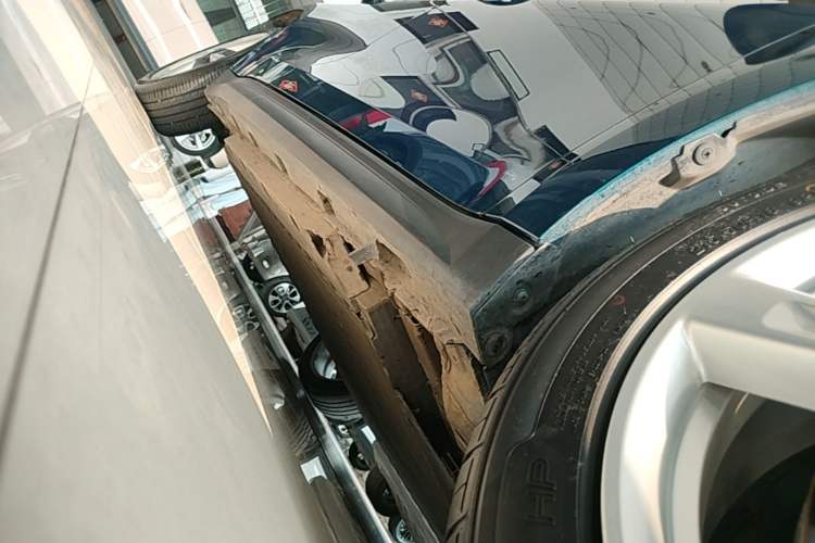 Used ORA Good Cat 2023 401 km Standard Range Luxury Version Lithium Iron Phosphate Right Side Sill