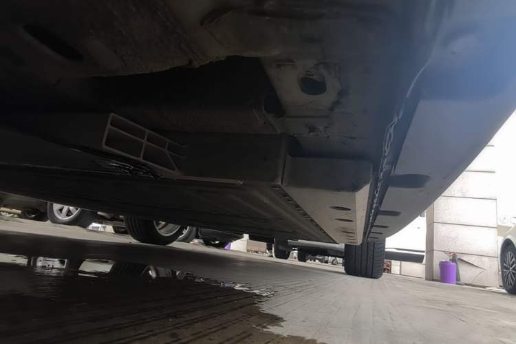 Used ORA Good Cat 2023 401 km Standard Range Prestige Version Lithium Iron Phosphate Right Side Sill