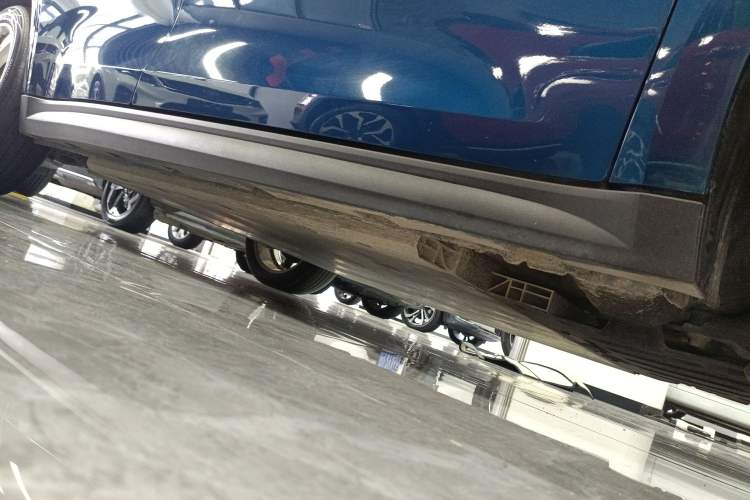 Used ORA Good Cat 2023 401 km Standard Range Luxury Version Ternary Lithium Right Side Sill