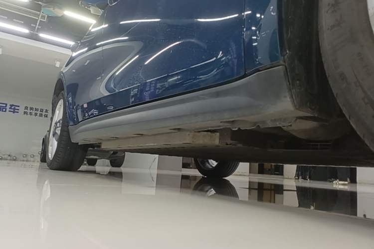 Used ORA Good Cat 2023 401 km Standard Range Luxury Version Lithium Iron Phosphate Right Side Sill