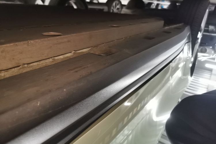 Used ORA Good Cat 2023 401 km Standard Range Luxury Version Lithium Iron Phosphate Right Side Sill