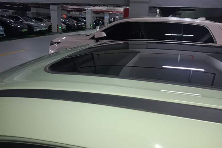 Used ORA Good Cat 2023 401 km Standard Range Premium Version Lithium Iron Phosphate Roof