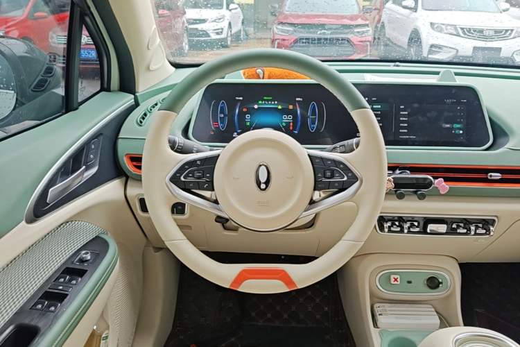Used ORA Good Cat 2023 401 km Standard Range Luxury Version Lithium Iron Phosphate Steering Wheel