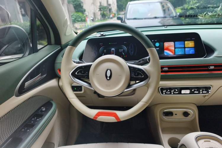 Used ORA Good Cat 2023 401 km Standard Range Luxury Version Lithium Iron Phosphate Steering Wheel