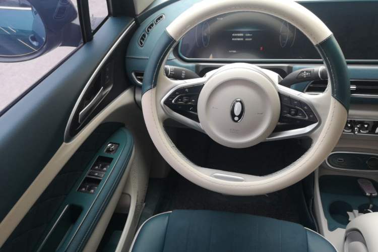 Used ORA Good Cat 2023 401 km Standard Range Luxury Version Lithium Iron Phosphate Steering Wheel