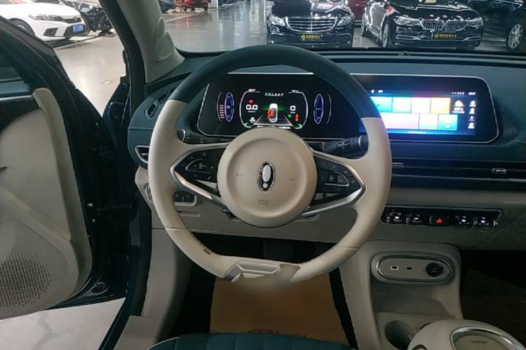 Used ORA Good Cat 2023 401 km Standard Range Luxury Version Lithium Iron Phosphate Steering Wheel