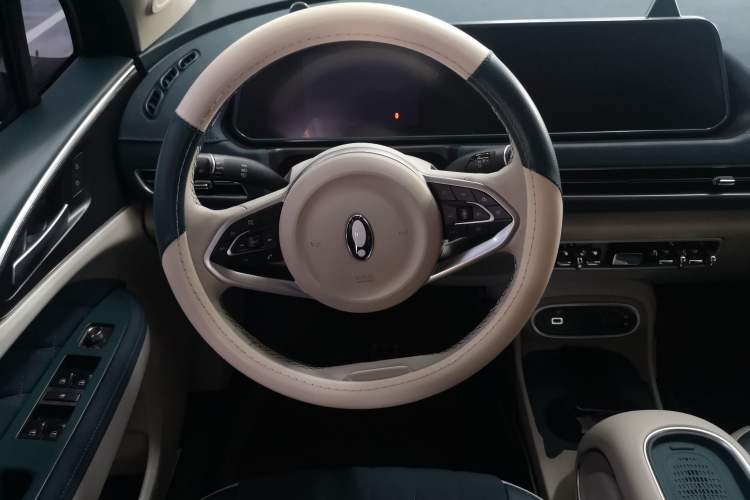 Used ORA Good Cat 2023 401 km Standard Range Luxury Version Lithium Iron Phosphate Steering Wheel