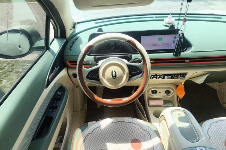Used ORA Good Cat 2023 401 km Standard Range Premium Version Lithium Iron Phosphate Steering Wheel