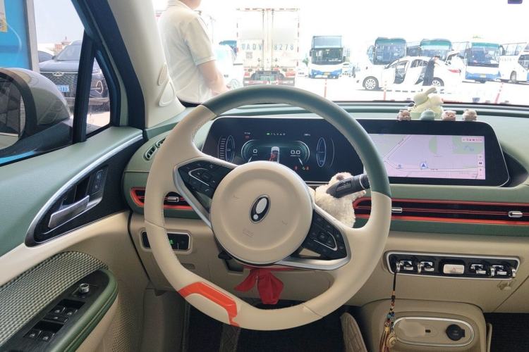 Used ORA Good Cat 2023 401 km Standard Range Luxury Version Lithium Iron Phosphate Steering Wheel