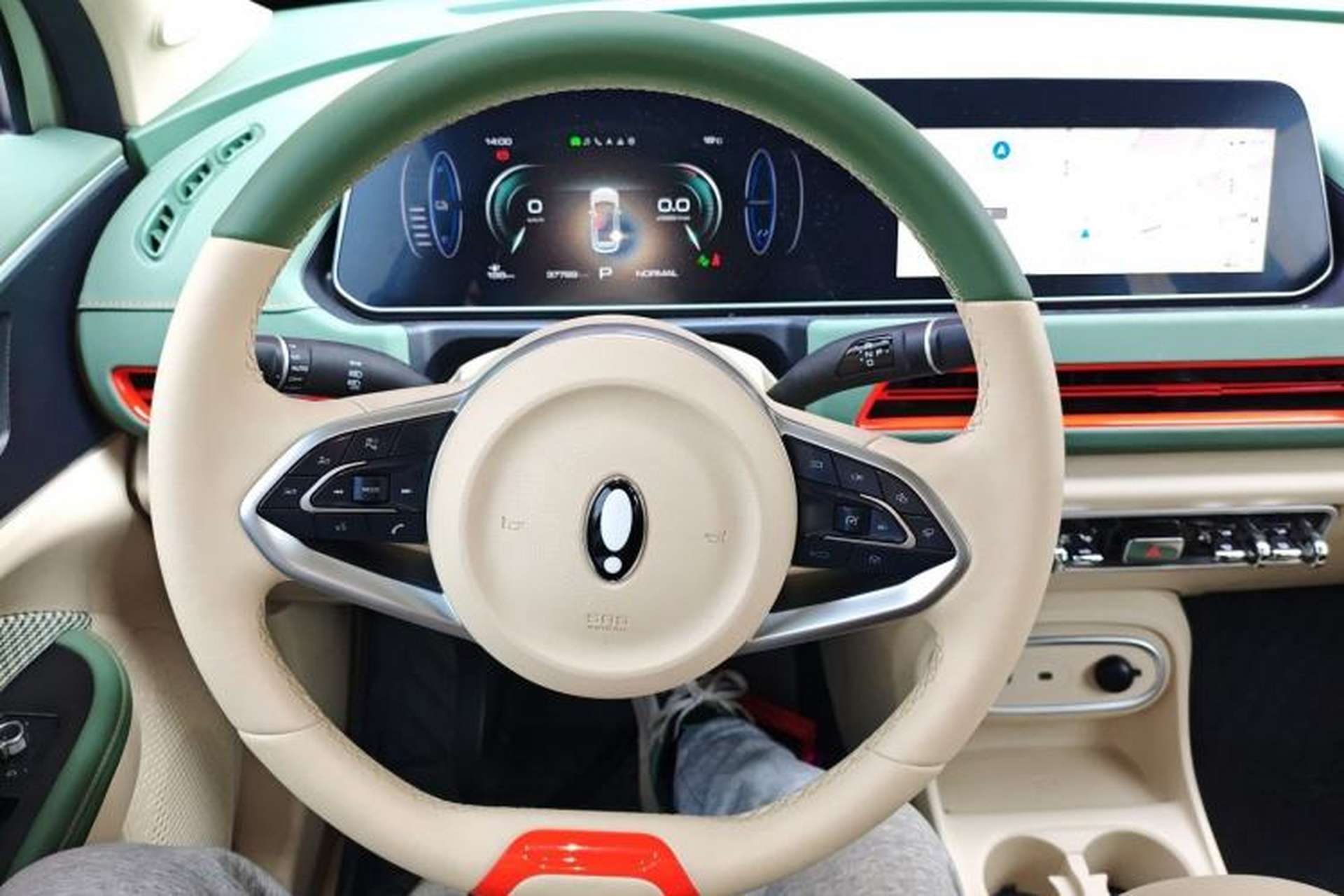 Used ORA Good Cat 2023 401 km Standard Range Luxury Version Lithium Iron Phosphate Steering Wheel